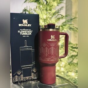 STANLEY Winterscape Quencher H2.0 FlowState Tumbler 40 OZ NEW in BOX ~ Cranberry